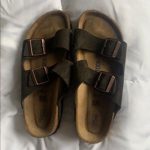 Dark brown suede Birkenstock’s size 39